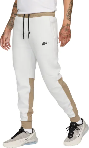 Брюки х/б Nike Tech Fleece Jogger FB8002-121